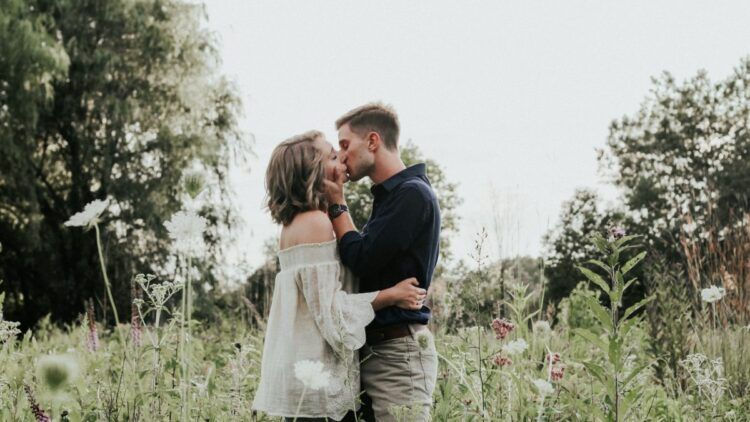 ¿Qué es la enfermedad del beso y cómo saber si la tienes? - BordonClinic