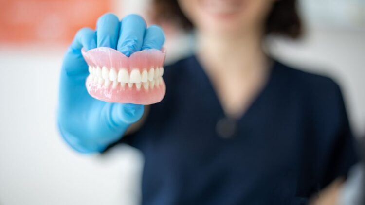 Prótesis Dentales Removibles sin Ganchos
