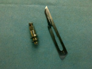 Retirada de implante fracturado dentro del hueso.